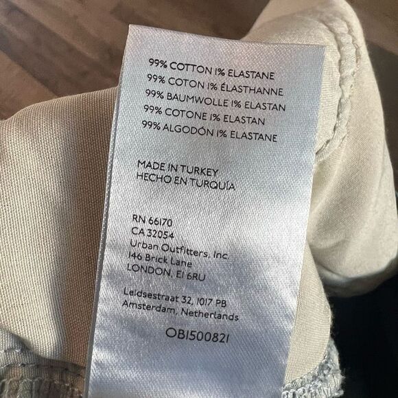 Urban Outfitters BDG Low Rise Flare
Jeans Women's Size 27 Dark Wash
Print - Picture 13 of 13